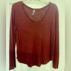 Women’s maroon layering top